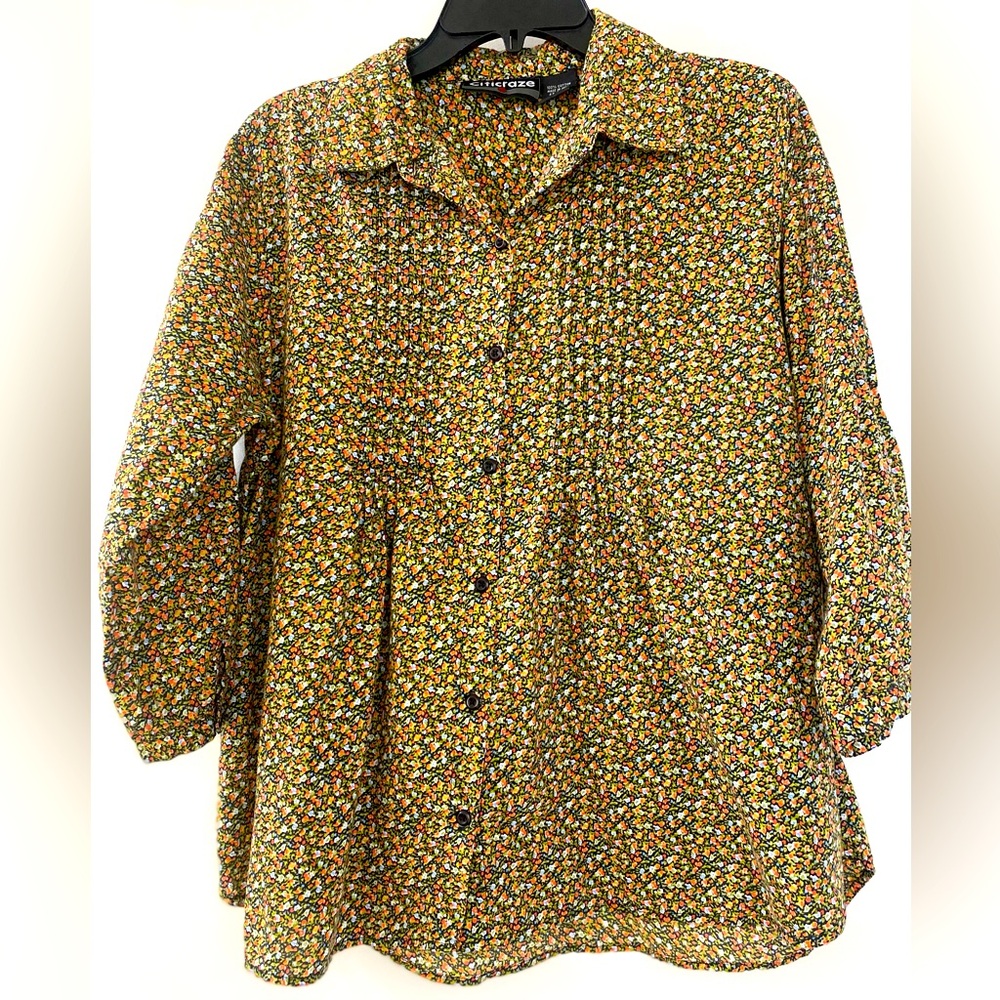 ❤️❤️Citicraze Flattering Pleated Collard Green & Blue Floral Button Down Blouse